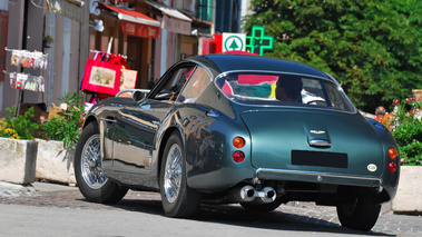 Aston Martin DB4 GT Zagato vert 3/4 arrière gauche penché