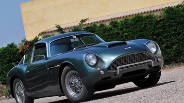 Aston Martin DB4 GT Zagato vert 3/4 avant droit penché 2