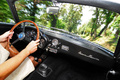 Aston Martin DB4 GT Zagato vert tableau de bord travelling