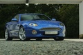 Aston Martin DB7 GT bleu 3/4 avant droit
