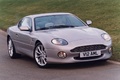 Aston Martin DB7 Vantage gris 3/4 avant droit penché