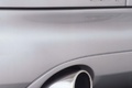 Aston Martin DB7 Vantage gris échappement debout