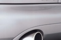 Aston Martin DB7 Vantage gris échappement debout