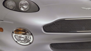 Aston Martin DB7 Vantage gris phares avant