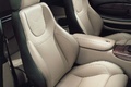 Aston Martin DB7 Vantage Volante vert sièges debout