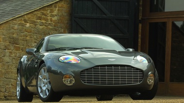 Aston Martin DB7 Zagato vert 3/4 avant droit