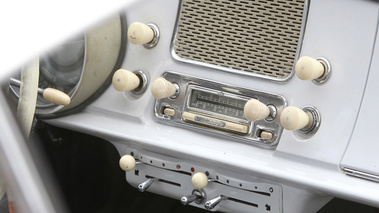 BMW 507 blanc autoradio