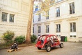 Citroën 2CV Google rouge 3/4 arrière droit cour 2