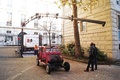 Citroën 2CV Google rouge 3/4 avant droit cour