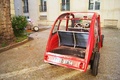 Citroën 2CV Google rouge face arrière cour