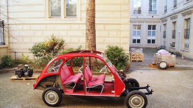 Citroën 2CV Google rouge profil cour