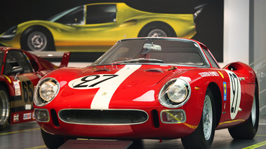 Musée Ferrari - 250 LM rouge 3/4 avant gauche