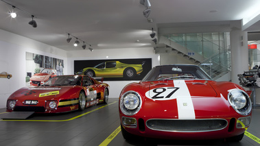 Musée Ferrari - 250 LM rouge face avant