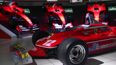 Musée Ferrari - F1 rouge 3/4 avant gauche coupé 2