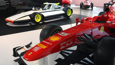 Musée Ferrari - F1 rouge 3/4 avant gauche coupé