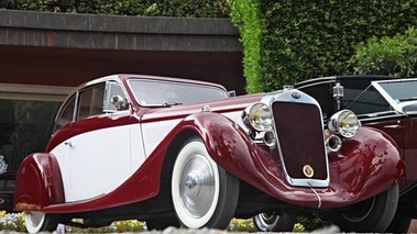 Delage D8-105 Sport Coupé, bordeau et blanc