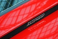 DeTomaso Mangusta rouge logo capot moteur 2
