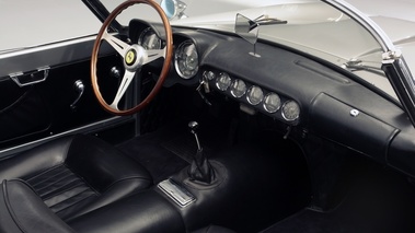 Artcurial Retromobile 2012, Ferrari California habitacle