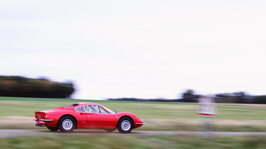 Ferrari 246 GT Dino rouge 3/4 arrière droit filé