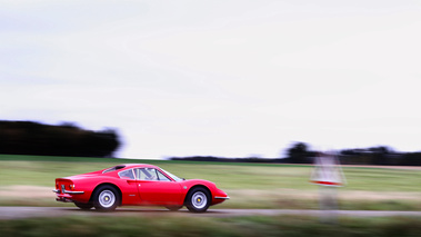 Ferrari 246 GT Dino rouge 3/4 arrière droit filé