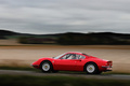 Ferrari 246 GT Dino rouge 3/4 arrière gauche filé