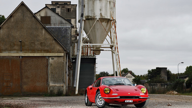 Ferrari 246 GT Dino rouge 3/4 avant droit 3