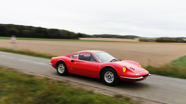 Ferrari 246 GT Dino rouge 3/4 avant droit filé