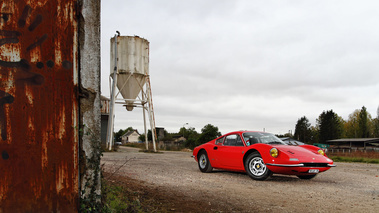 Ferrari 246 GT Dino rouge 3/4 avant droit