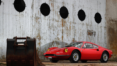 Ferrari 246 GT Dino rouge 3/4 avant gauche