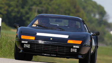Ferrari 512 BBi noir face avant penché