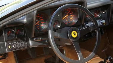 Ferrari 512 BBi noir tableau de bord