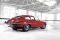 Jaguar E-Type rouge 3/4 arrière droit