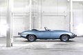 Jaguar Type E Cabriolet bleu profil