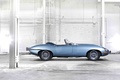 Jaguar Type E Cabriolet bleu profil