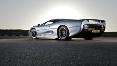 Jaguar XJ220 gris 3/4 arrière gauche