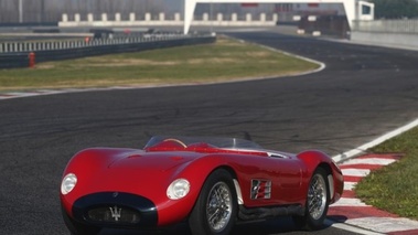 Maserati 150 S rouge 3/4 avant gauche