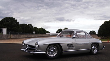 Mercedes 300 SL gris 3/4 avant gauche