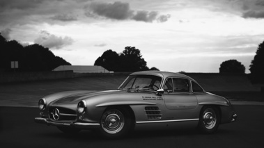 Mercedes 300 SL gris 3/4 avant gauche