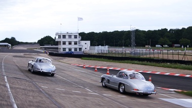 Mercedes 300 SL gris x2 3/4 arrière gauche travelling penché