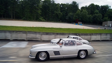 Mercedes 300 SL gris x2 profil travelling