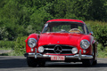 Mercedes 300 SL rouge face avant