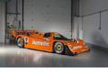 Porsche 962 orange 3/4 avant droit