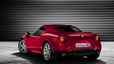 Alfa Romeo 4C rouge 3/4 arrière gauche