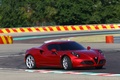 Alfa Romeo 4C rouge 3/4 avant droit 4