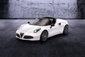 Alfa Romeo 4C Spider - blanc - 3/4 avant gauche