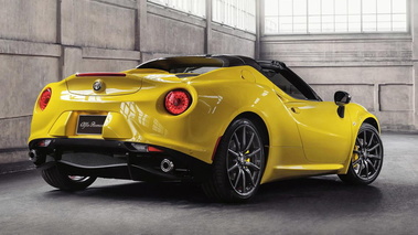 Alfa Romeo 4C Spider - Jaune - 3/4 arrière droit