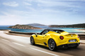 Alfa Romeo 4C Spider jaune 3/4 arrière gauche travelling