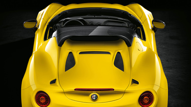 Alfa Romeo 4C Spider jaune arceau carbone
