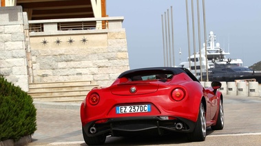 Alfa Romeo 4C Spider rouge 3/4 arrière droit