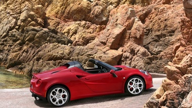 Alfa Romeo 4C Spider rouge profil